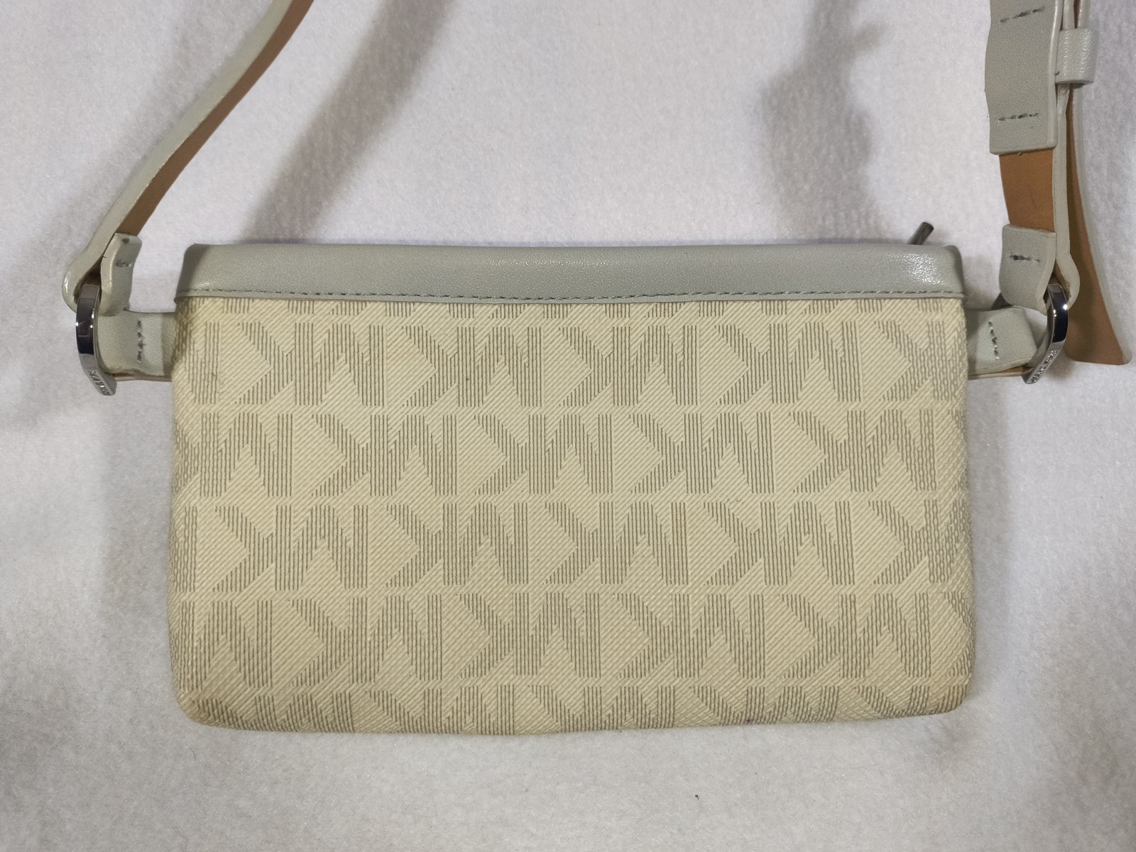 Michael Kors Monogram Beige/White Shoulder Bag Zip, Detachable Adjustable Strap