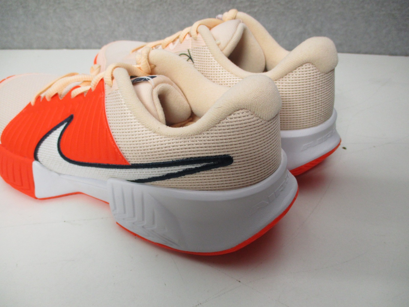 Nike Zoom Challenge Pickleball Tennis Shoes Womens Sz 8.5 Crimson Orange