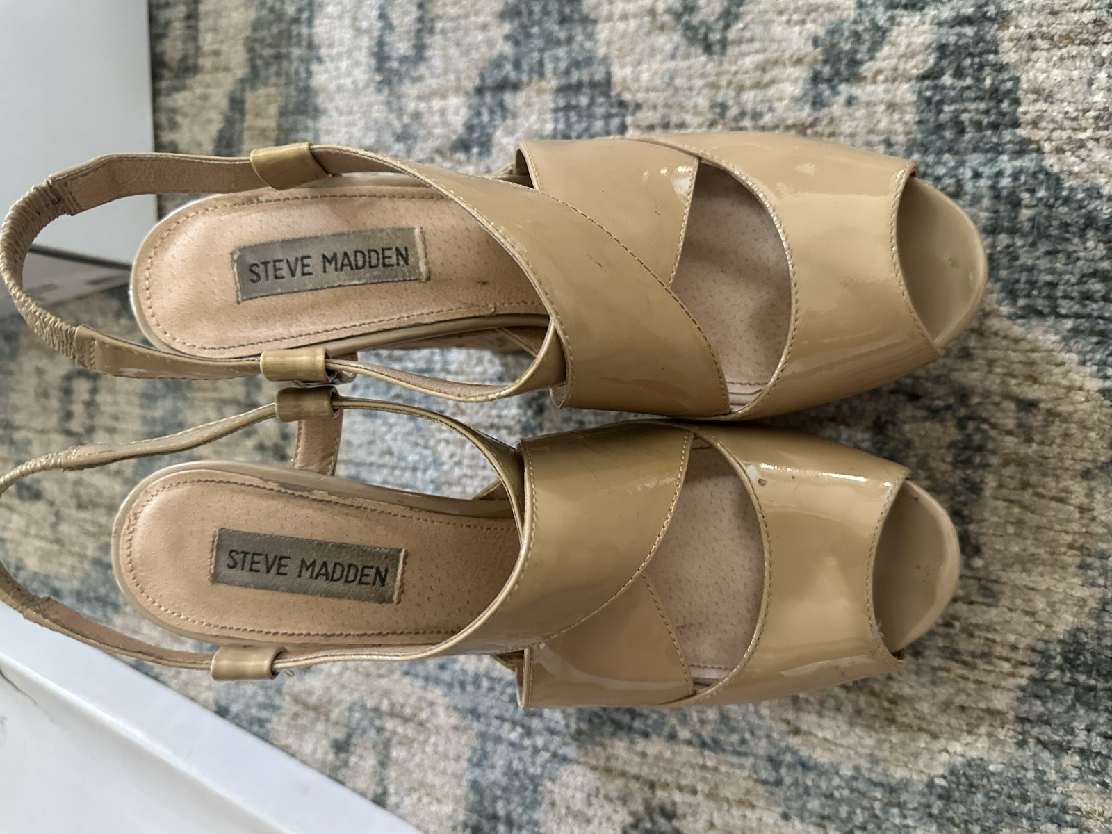 Steve Madden whimsical brown tan patent leather platform cross Size 9
