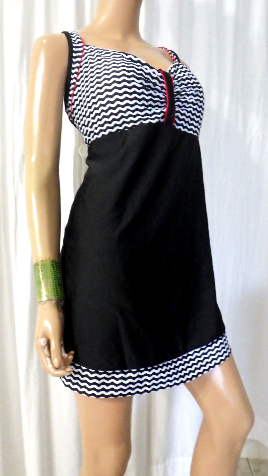NWT DANIFY US SZ 26 (BUST 58) BLACK WHITE 1 PIECE MOLDED CUP SWIMDRESS EU SZ 60