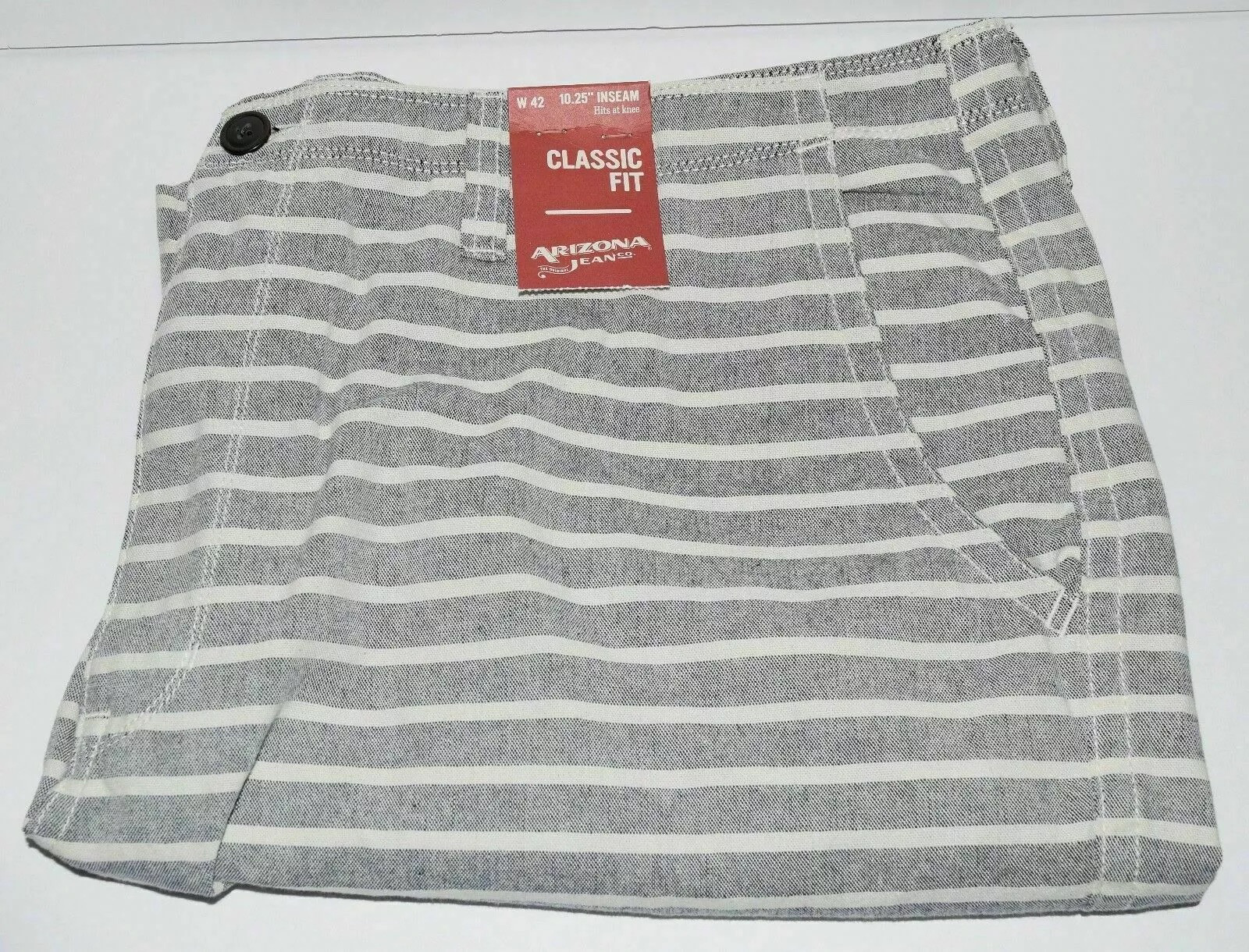 Arizona Men’s Classic Fit Off White Stripe Shorts – Size: 42 Inseam 10.25″