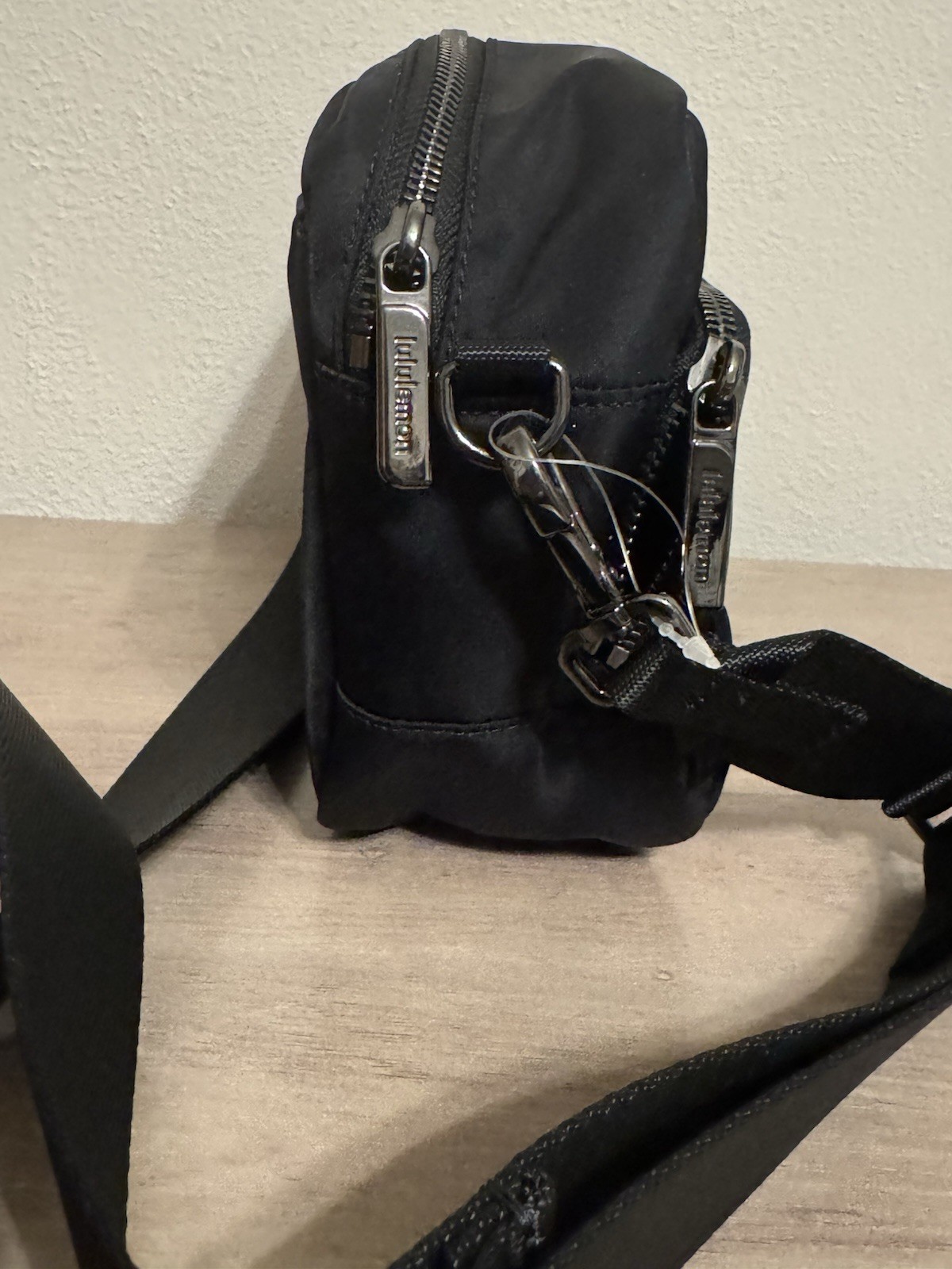 NWOT Black Lululemon 3L large everywhere crossbody metal hardware