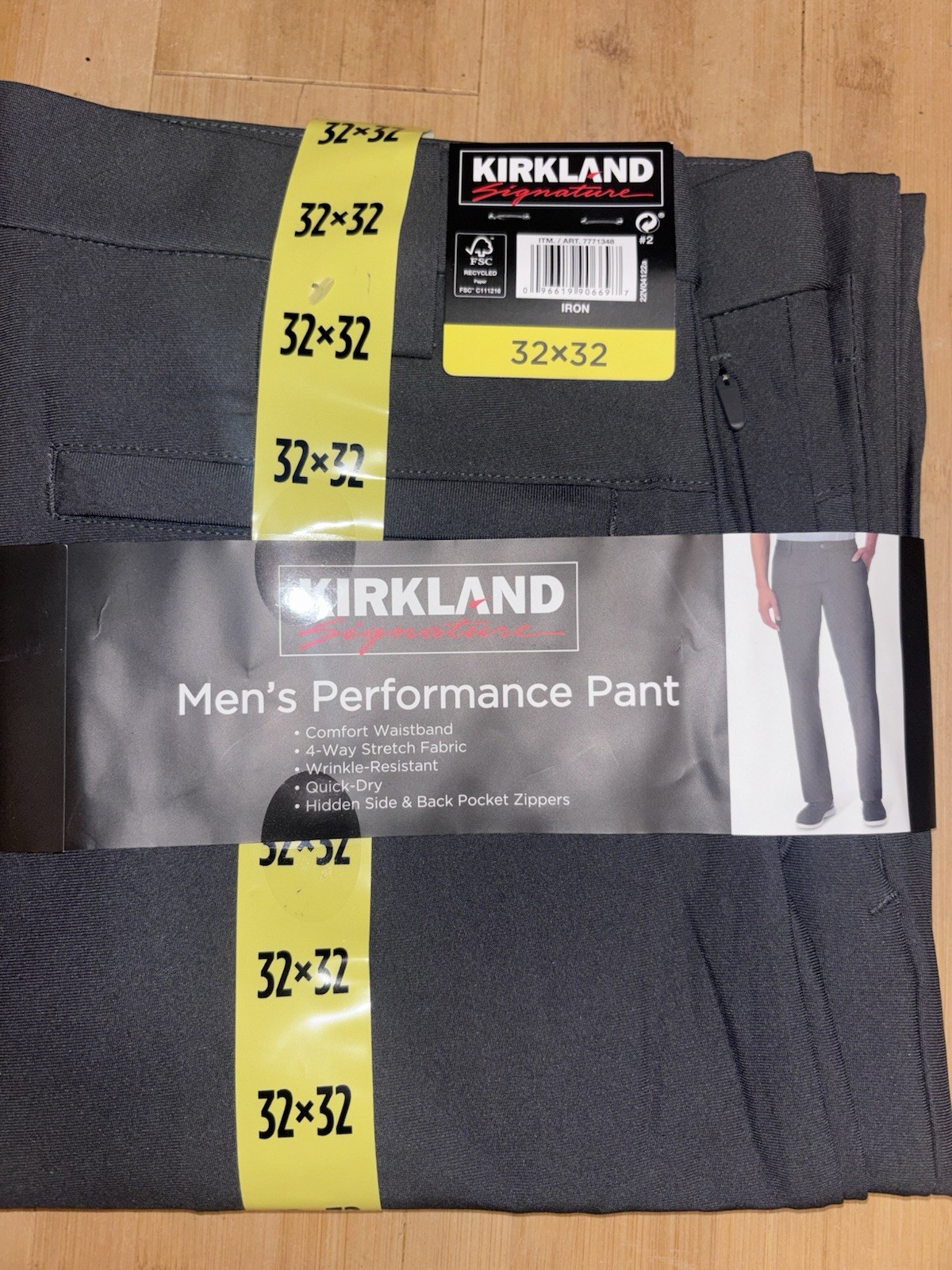 Kirkland Signature Men’s Performance Pants Black, Size 32×32 (New)