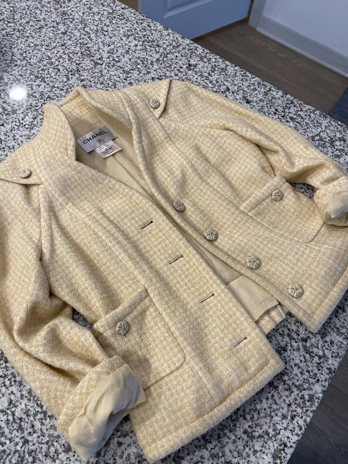 CHANEL 09C light yellow Check Jacket Size 42 Made in France P34739V24898
