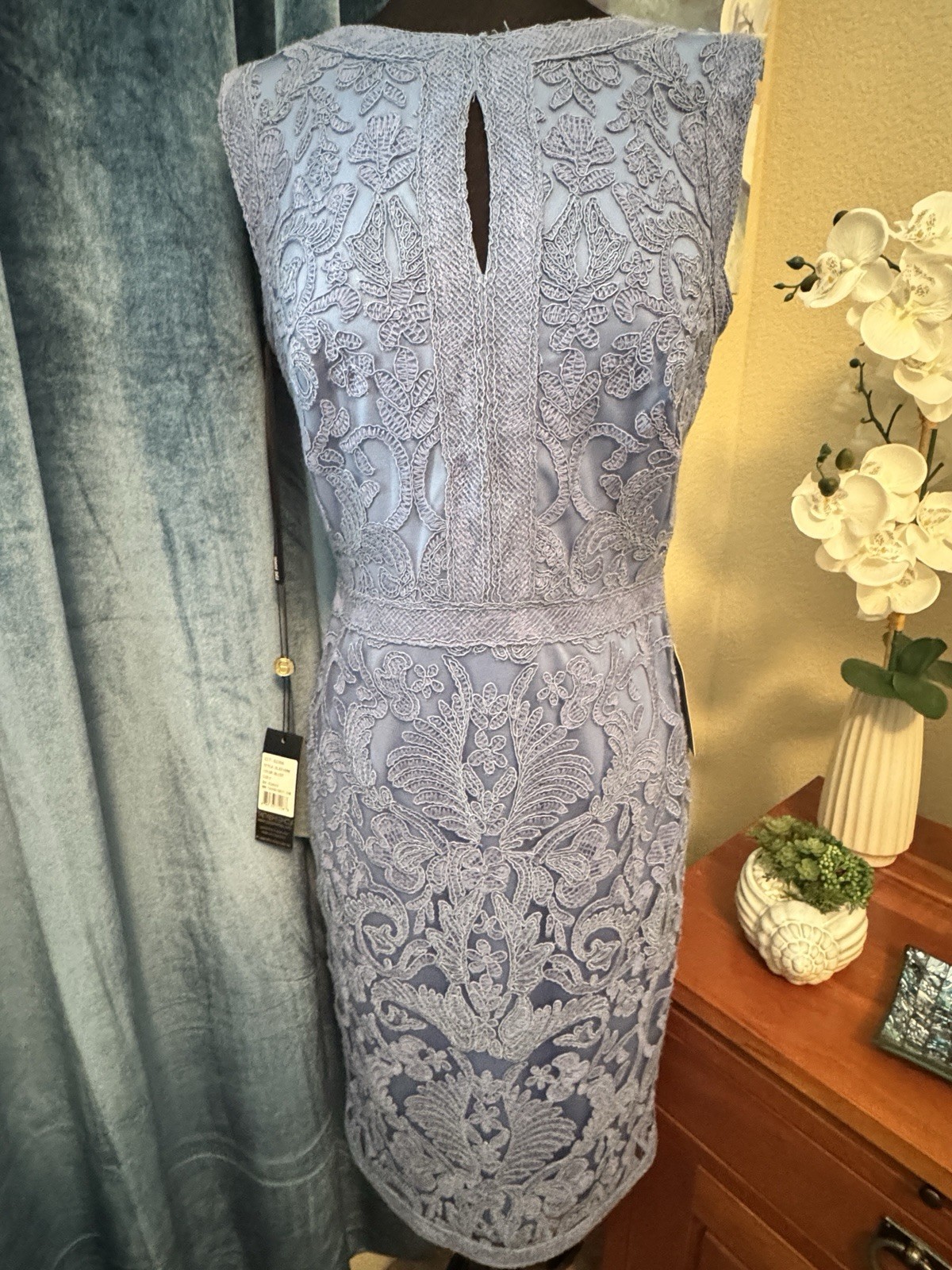 TADASHI SHOJI Embroidered Knee Dress Size 2