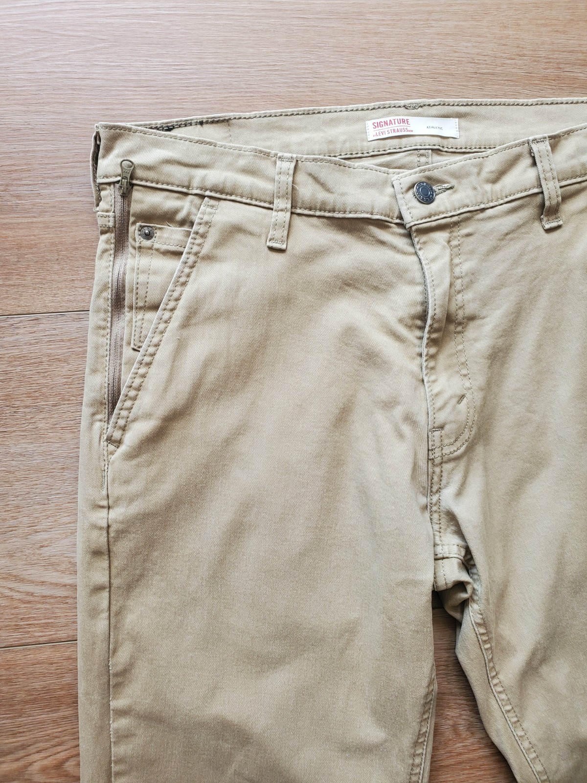 Signature by Levi Strauss & Co Men’s Athletic Straight Beige Stretch Jeans