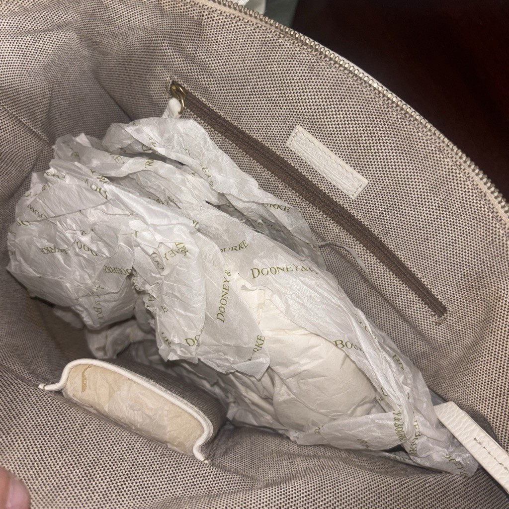 Dooney & Bourke White Pebbled Tote Zip Top Large w/ Pouch Pockets Lined