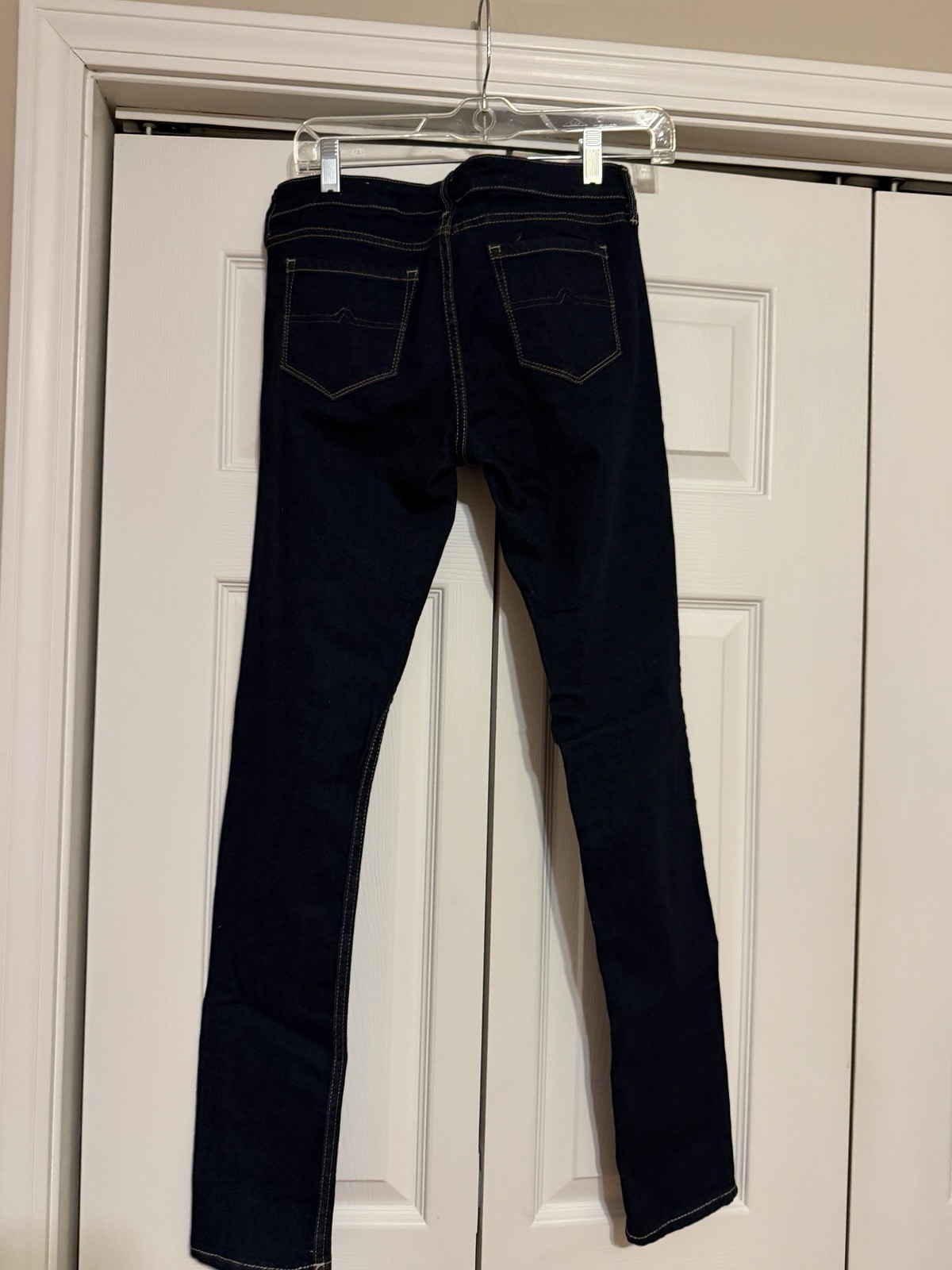 NWT 5 Average Arizona Jean Co. brand skinny jeans in a dark wash.