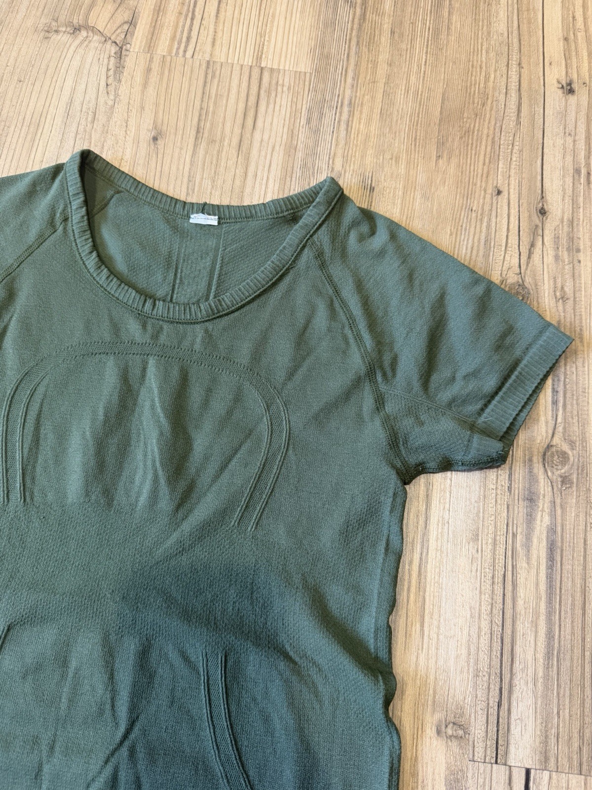 Lululemon Swiftly Tech SS Top Size 2 Olive Green tennis hiking gym yoga Running
