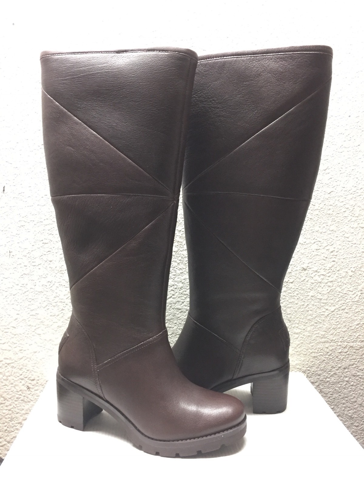 UGG AVERY STOUT LEATHER WATER RESISTANT BOOT US 9 / EU 40 / UK 7.5 – NIB