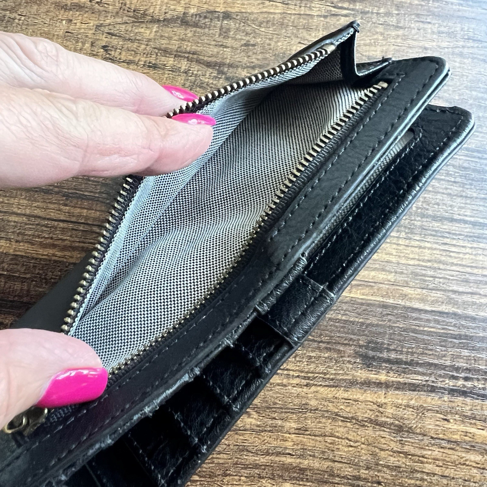 FOSSIL Liza Slim Black Leather Bifold Wallet with Metal Decorative Plate 6.75″