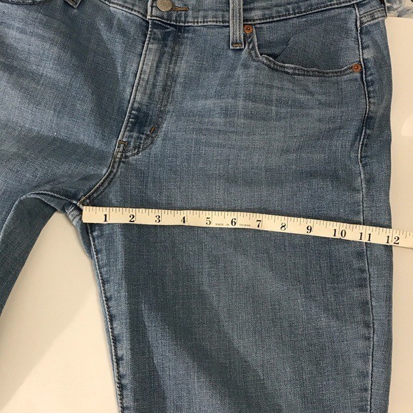 Levi’s Boyfriend Jeans – Size 32 x 27 – Relaxed Fit Denim
