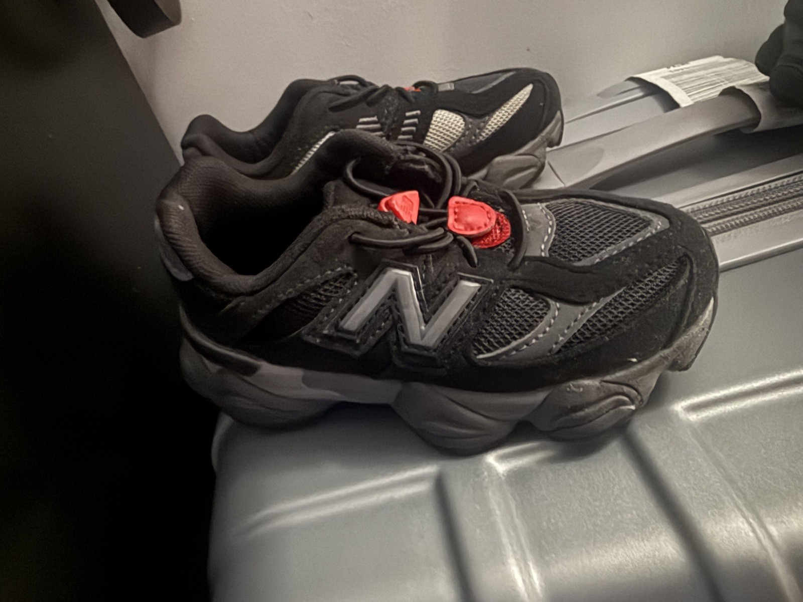 New Balance 9060 Shoes Boys Size 3.5 Youth Chunky GC9060BK Sneakers 2024