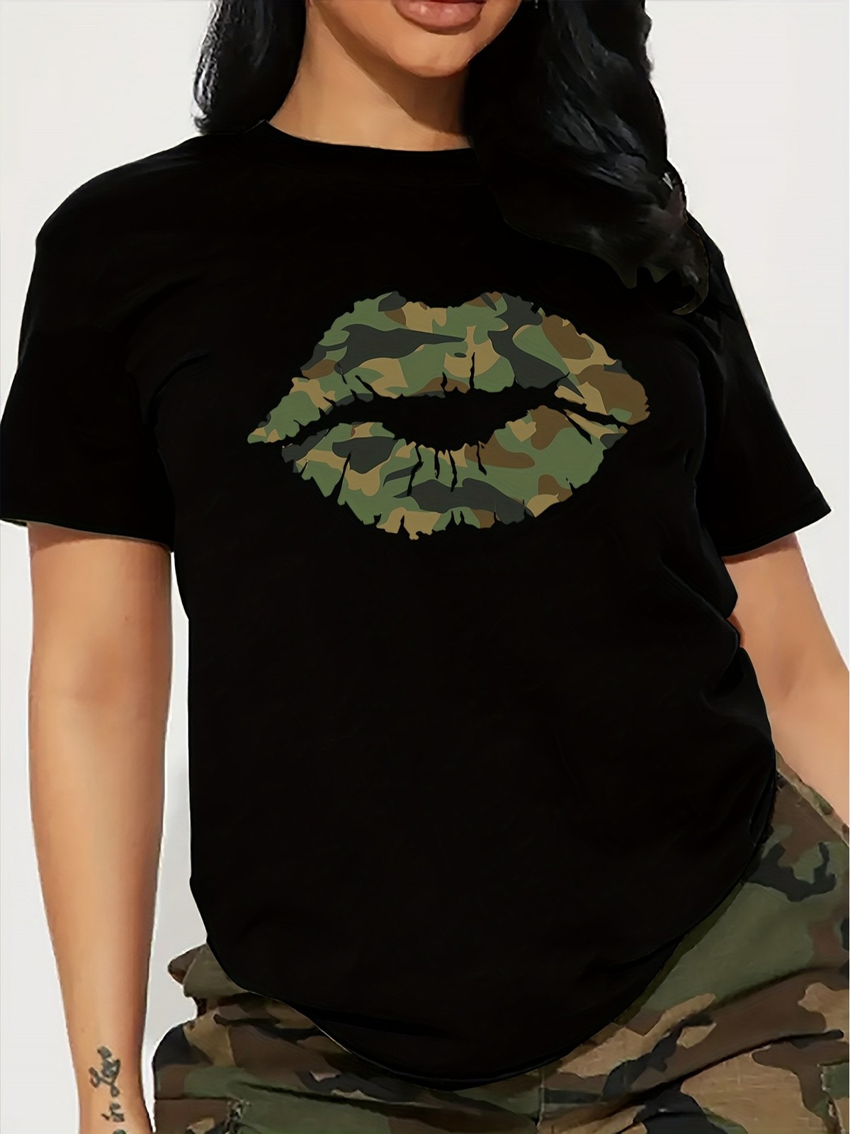 Camo Kiss Lips Graphic Tee Urban Streetwear Casual Black Cotton T-Shirt