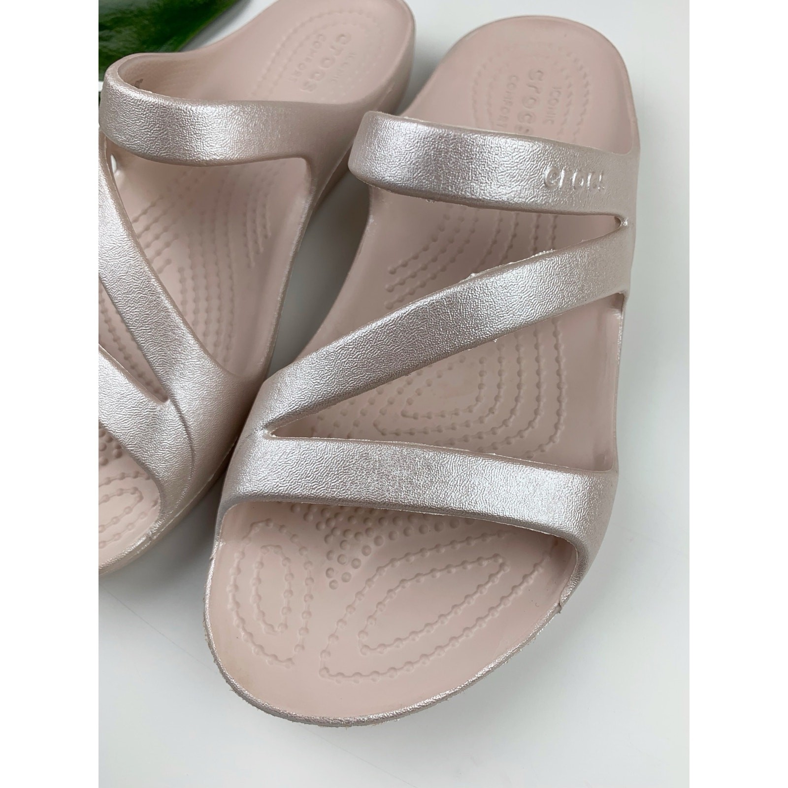 Crocs Kadee II Shimmer Sandals Pink Quartz Slip On Strappy Flats Women’s 5