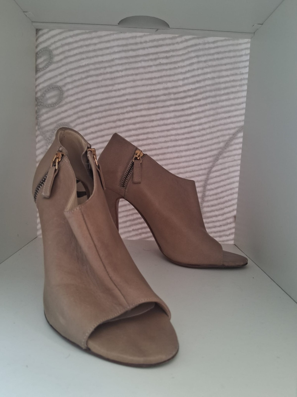 B and H Shoes High Heel Shoe