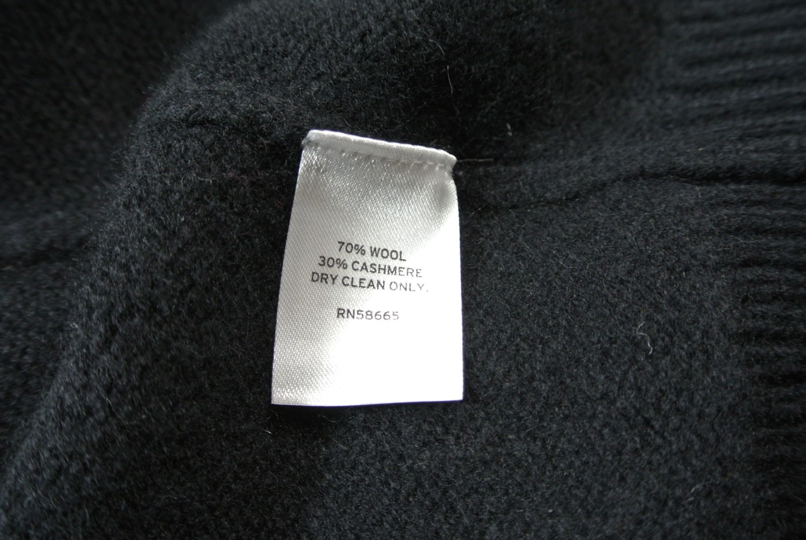 NEW, Nordstrom V-Neck Wool/ Cashmere Sweater in Black Sz L #S8245