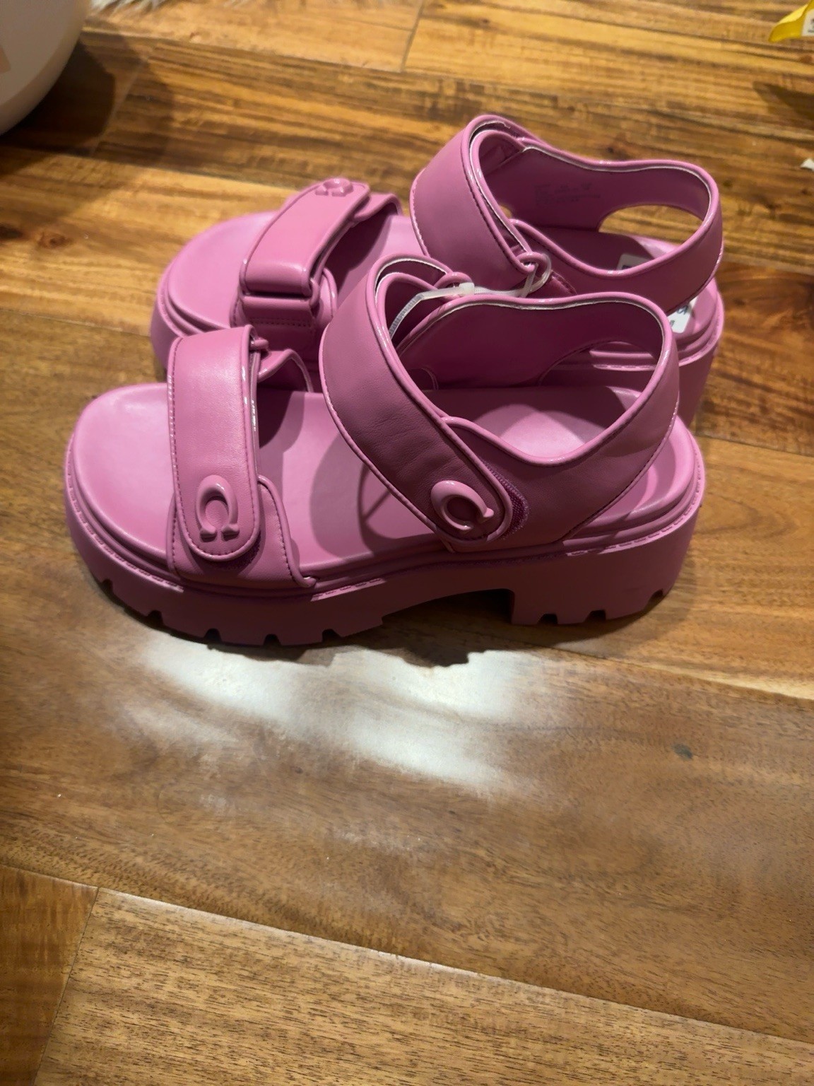 Size 7.5 – Coach Brynn PLATFORM – 2.25″ Heel / 1″ Platform – Fuchsia Leather