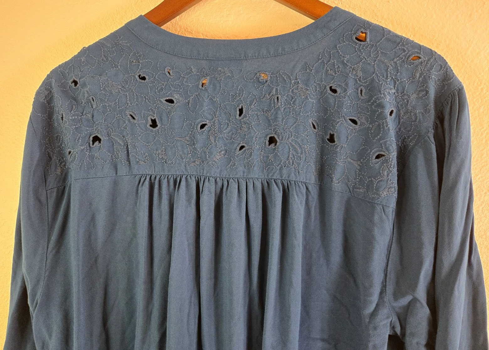 Torrid Womens 2 (18-20) Blue Challis Beaded Embroidered Cut Out Peasant Blouse