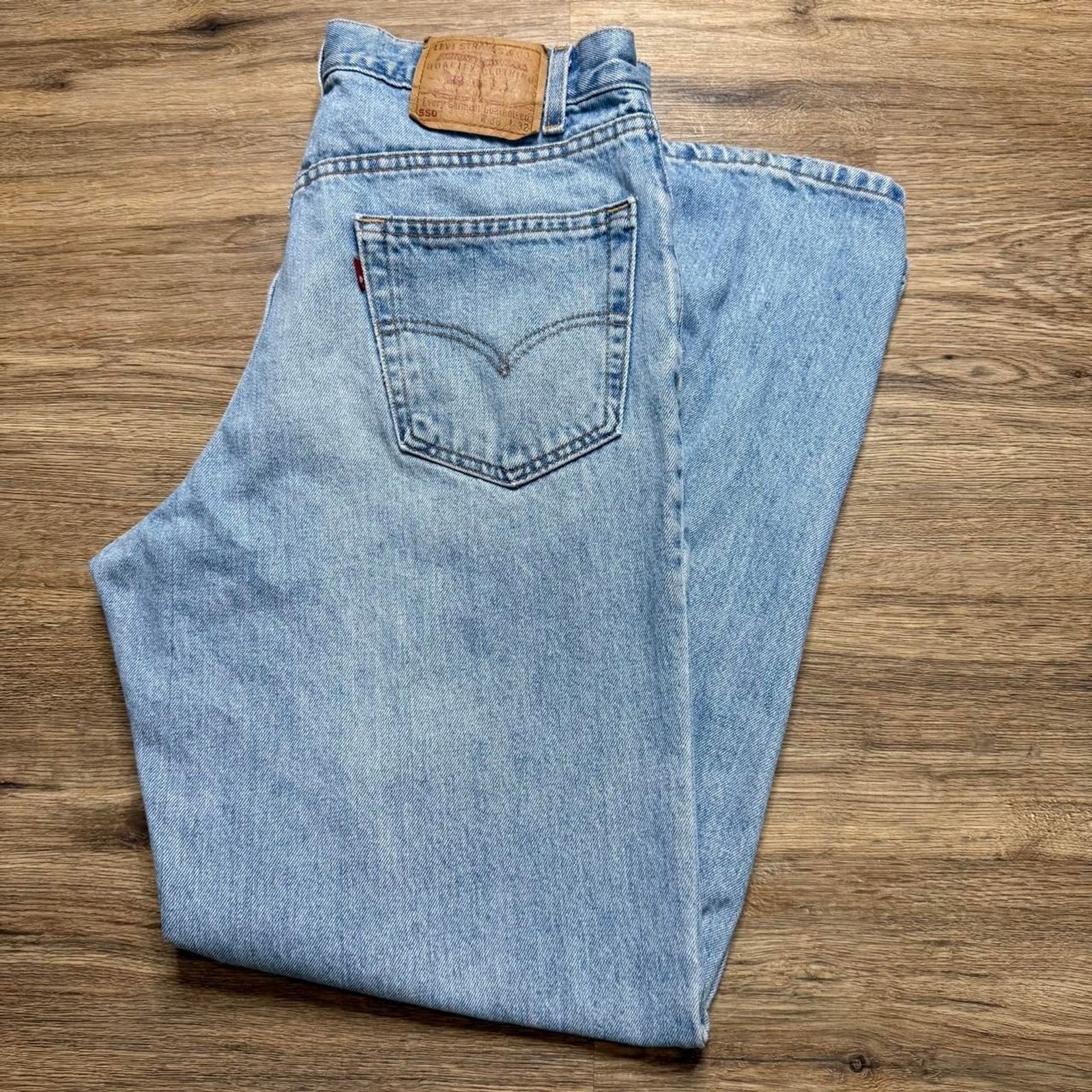 Vintage 90’s Levi’s paper tag light wash style 550 denim jeans Size 34×32