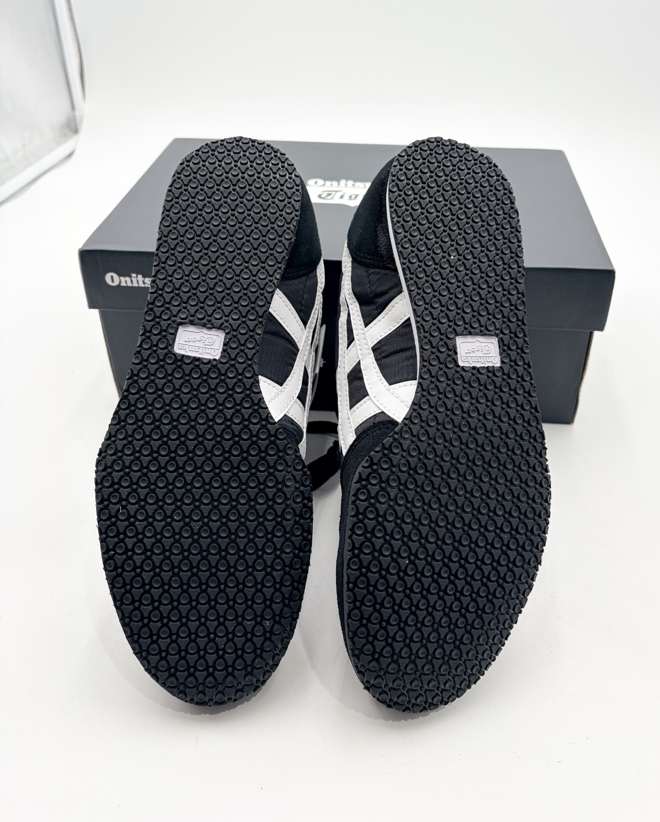 【NEW】Onitsuka Tiger SERRANO Black/White Daily Sneaker (Men’s US 7.5) From US