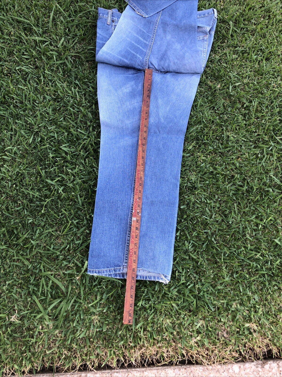 Vintage Levi’s Men’s 559 Relaxed Fit Jeans Med Wash 46 x 30 Cleaners Starch