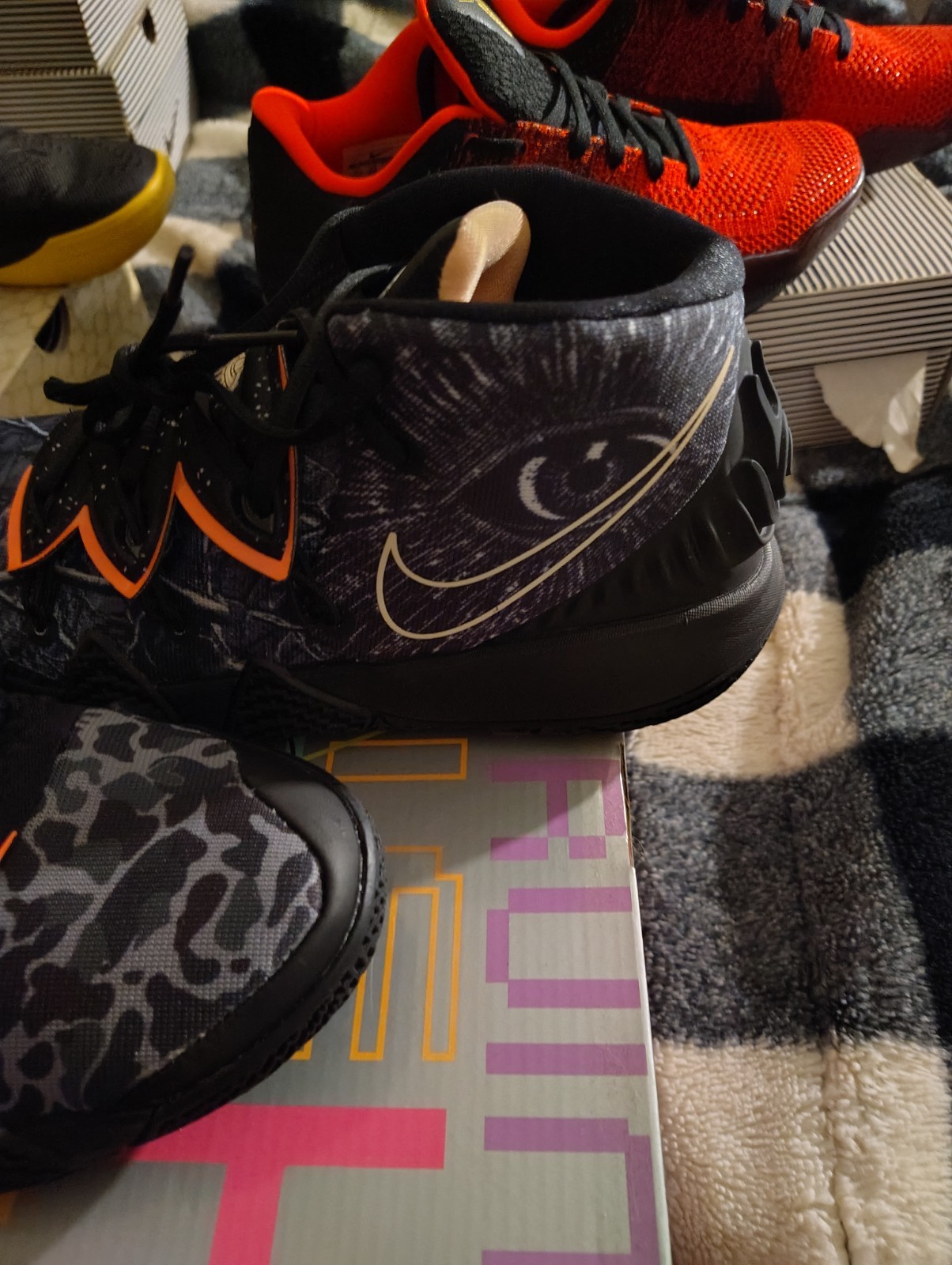 Nike Kybrid S2 What The Men’s Basketball Mid Top Black/Atomic Pink CQ9323-001