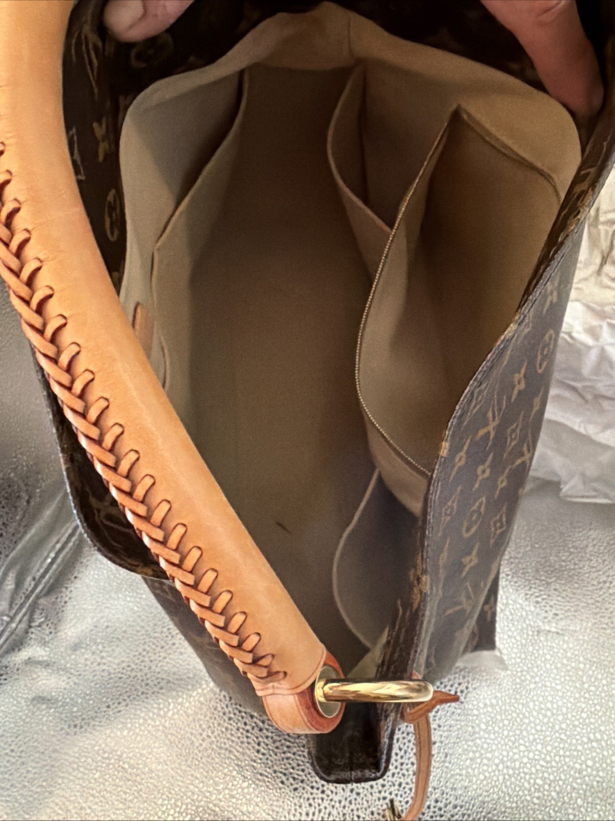 Authentic Louis Vuitton Artsy MM Monogram Hobo Canvas Shoulder Tote Handbag
