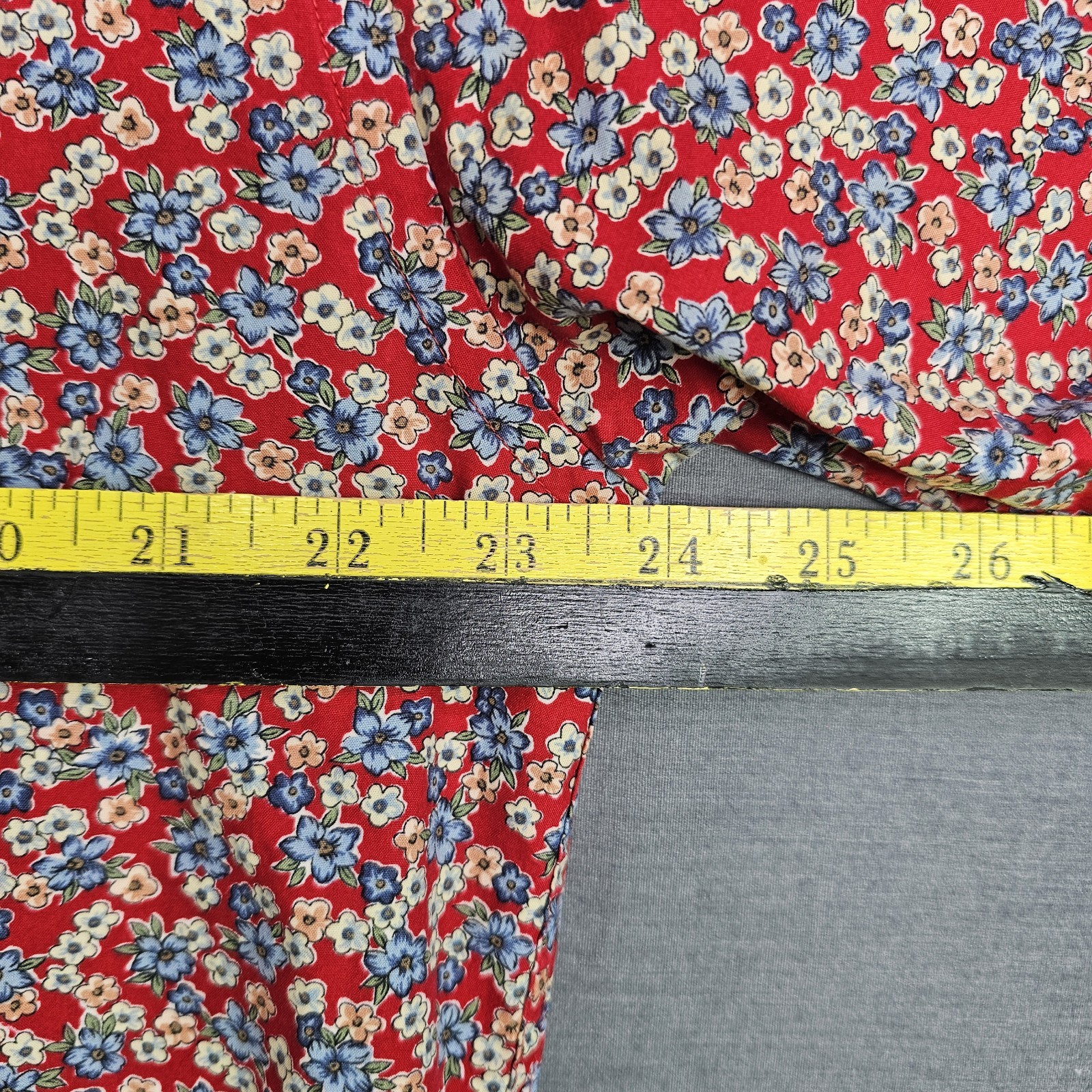 Tommy Hilfiger L Button Down Red White Blue Floral Vintage Hawaiian