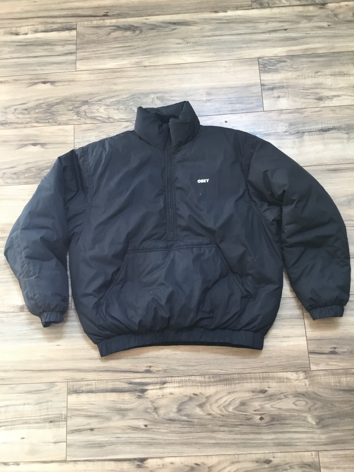 OBEY Cropped Puffer Jacket Half Zipper Quilted Logo Kangaroo Pockets Blk S