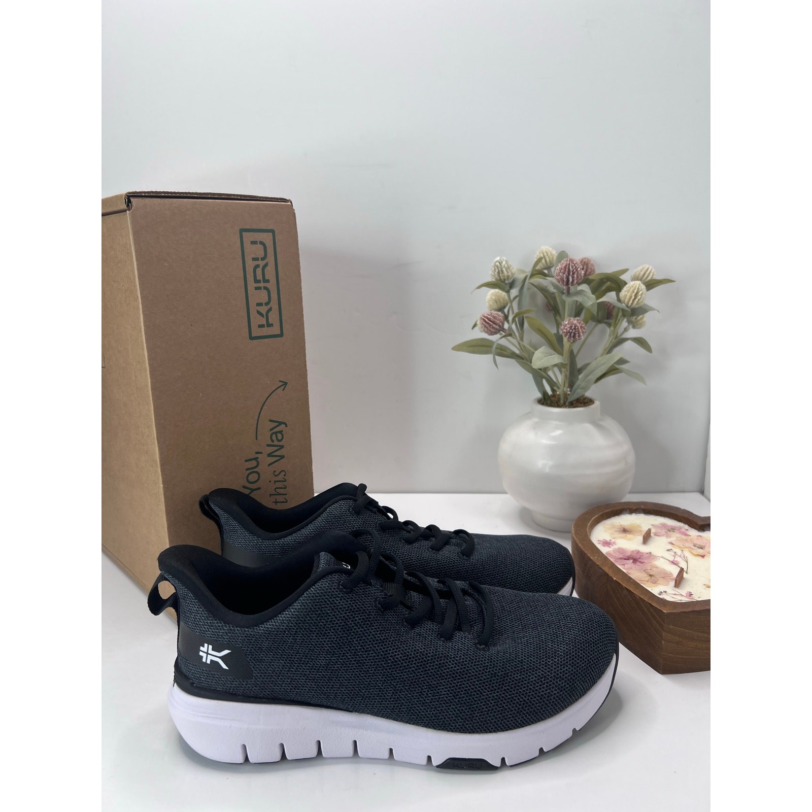Kuru Flex Via Minimalist Comfort Sneaker Jet Black/Bright White Women 8.5W NWB