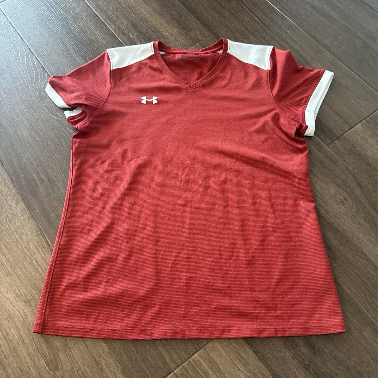 Under Armour HeatGear Women’s M Red/White V-Neck Short Sleeve Loose Tee