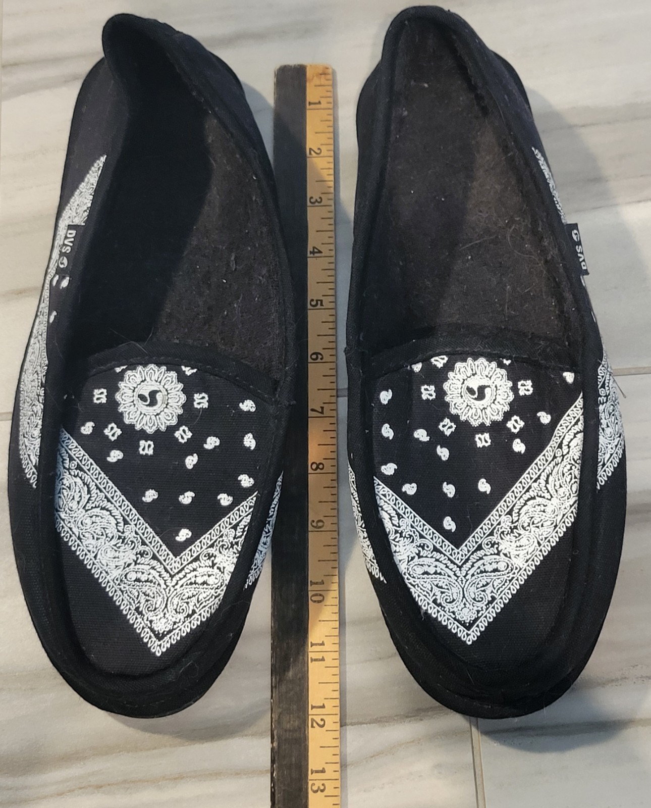 DVS Shoe Company Black & White Slippers W/ Paisley Bandana Pattern Size 12