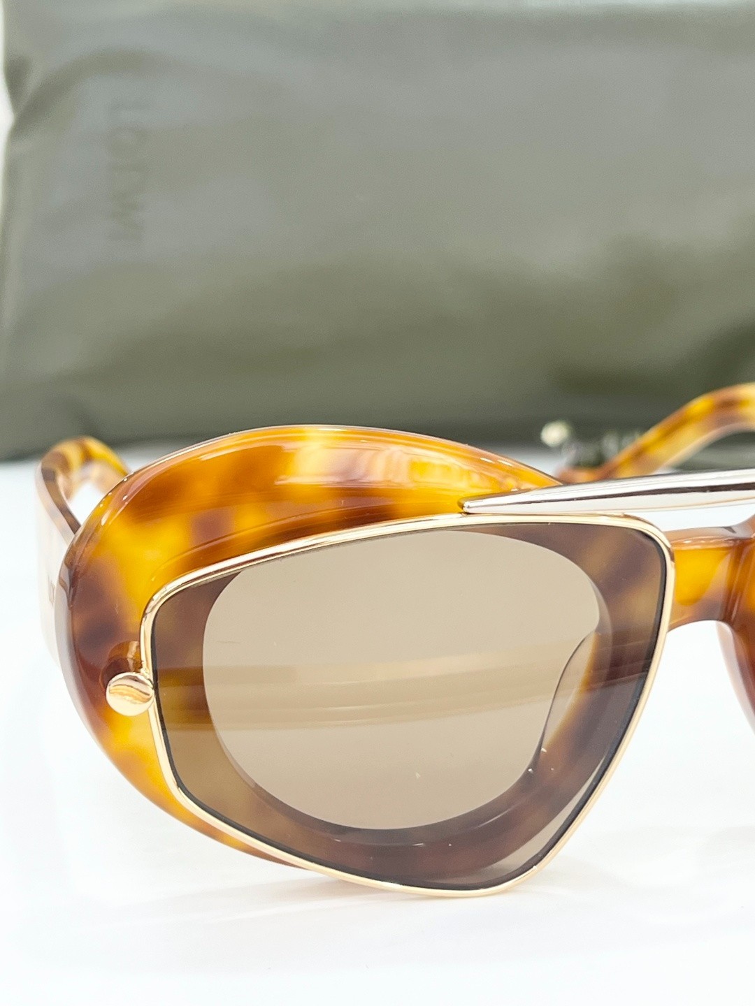 Loewe Aviator Sunglasses Tortoise Shell Frame Street Commute LW40120I 59‑13‑140