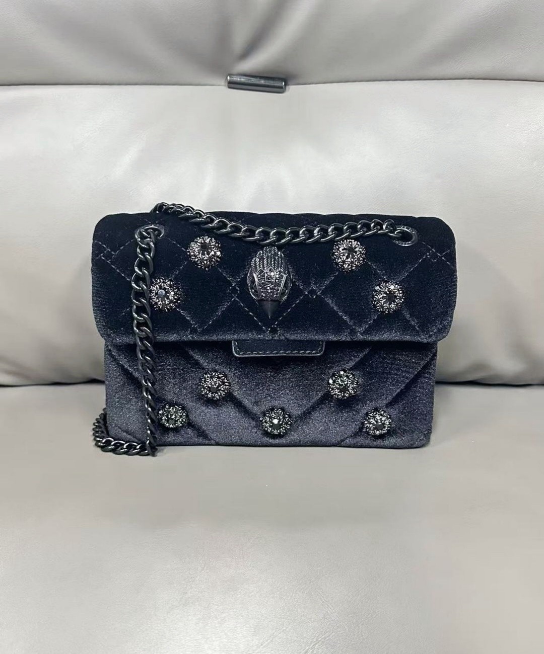 Kurt Geiger London Black Velvet Quilted Crossbody Silver Flower Eagle 20×8×15 cm