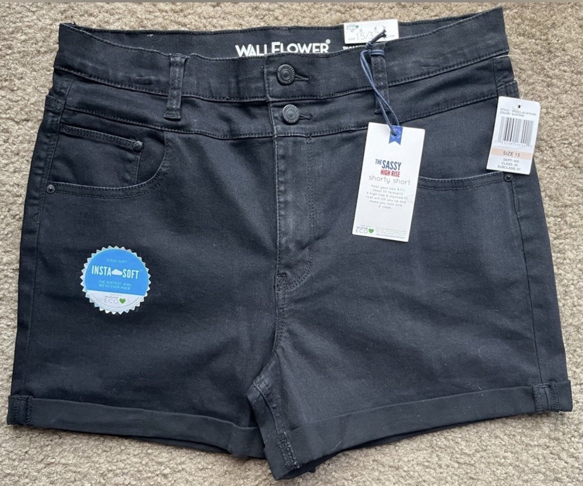 WallFlower Sassy High Rise Black Denim Shorts Stretch Size 15/32 NWT Summer