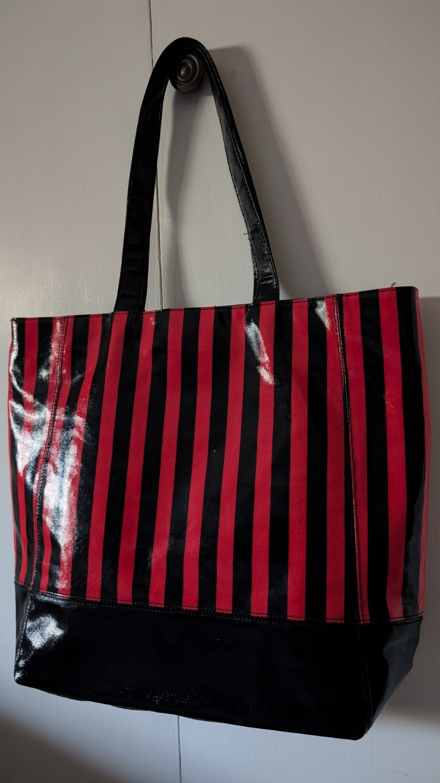NWT Beautiful Black/Red/White/Blue Tote Bag by Estate Of Marilyn Monroe LLC 2013