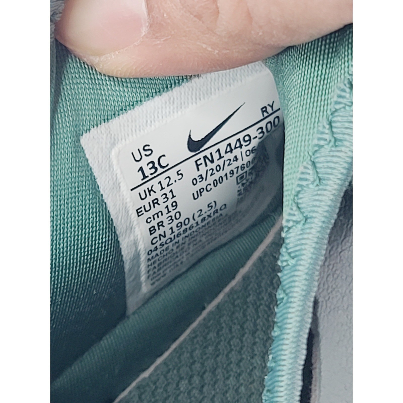 Nike, Mesh, Synthetic Athletic Casual Sneakers, Boys’ Size 13C Green /White