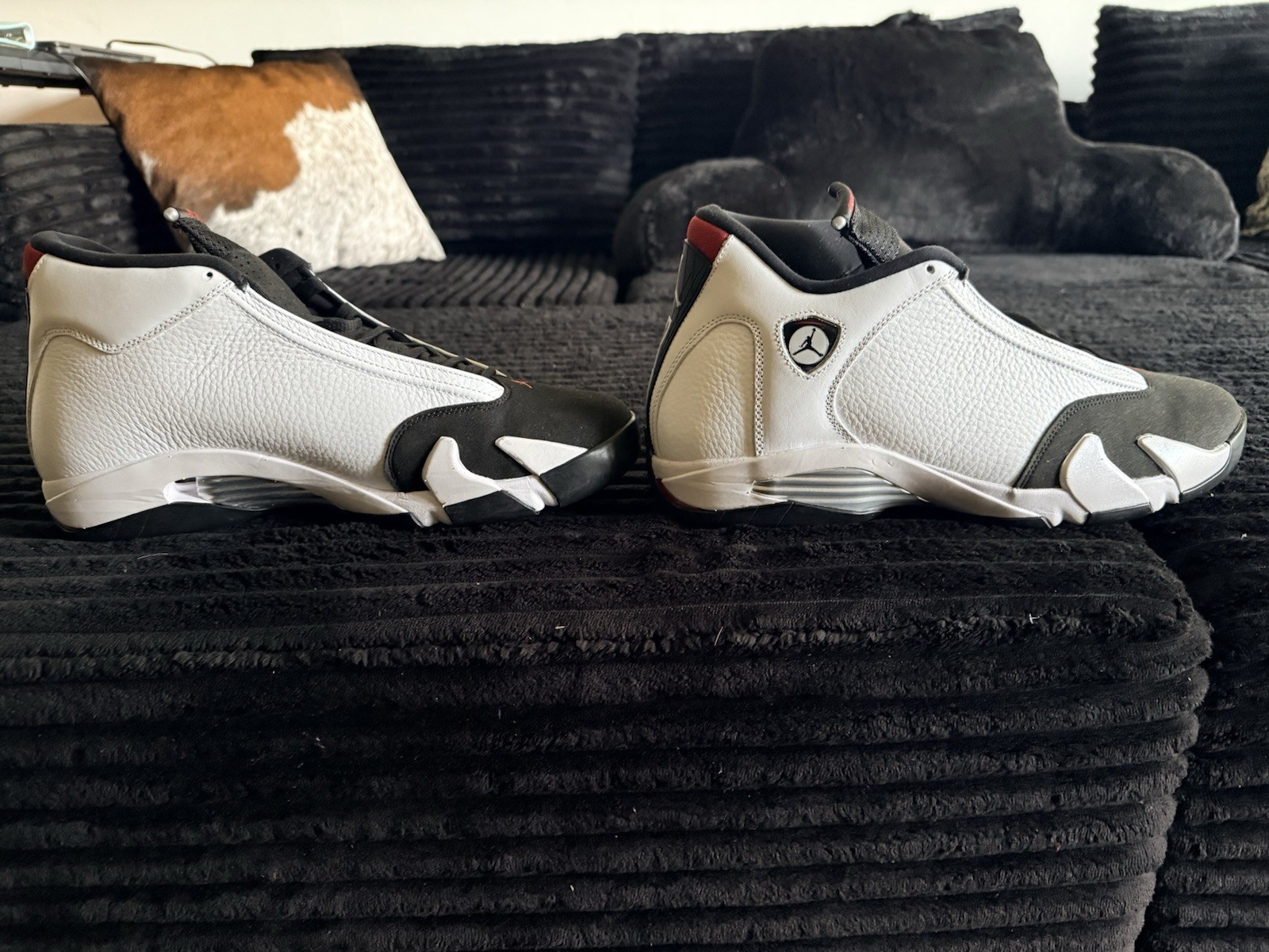 BLACK TOE JORDAN 14 SIZE 14 (NO BOX) EXCELLENT CONDITION