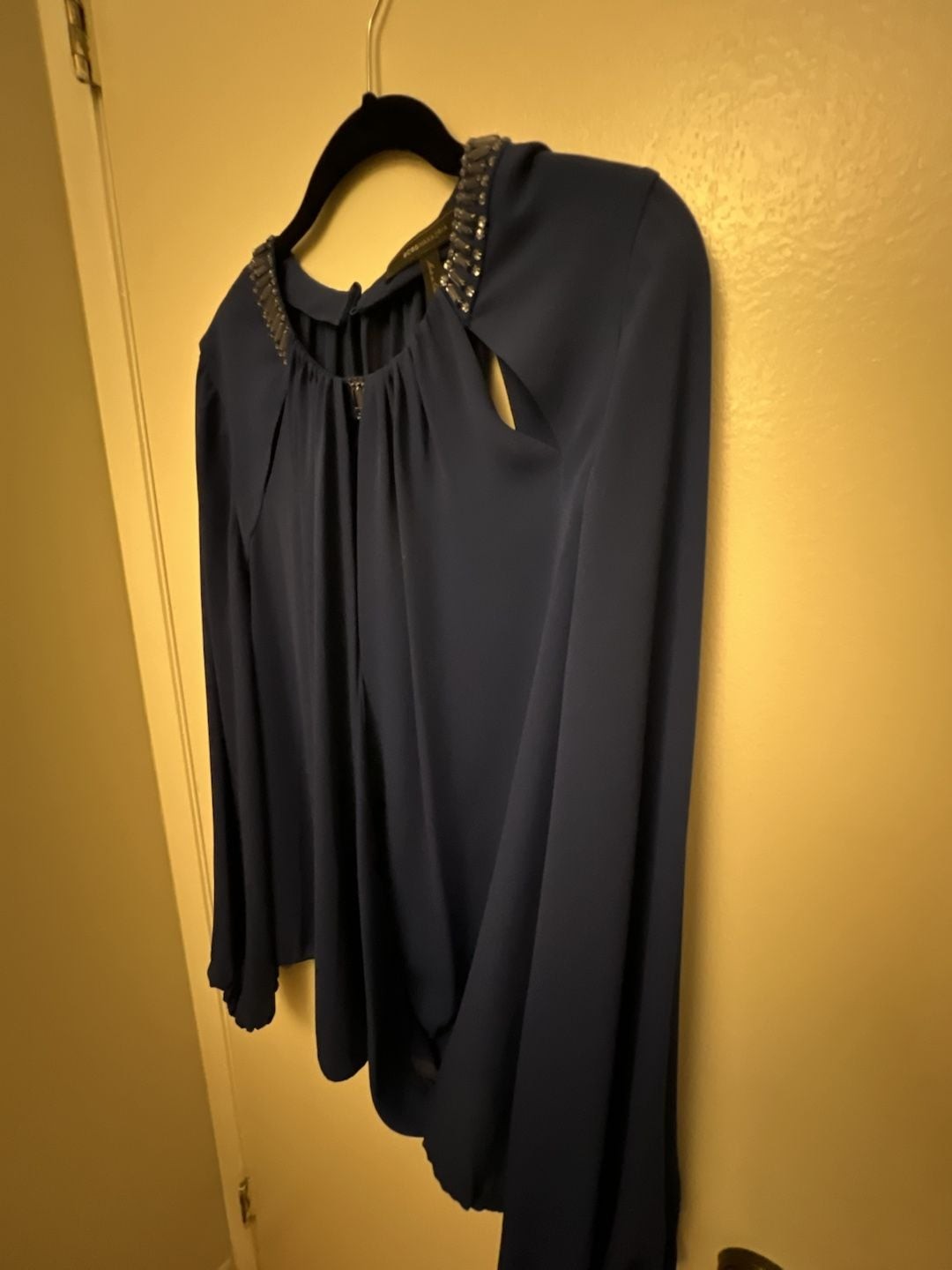 BCBGMAXAZRIA Navy Blue Beaded Shoulder Cutout Long Sleeve Blouse Sz L