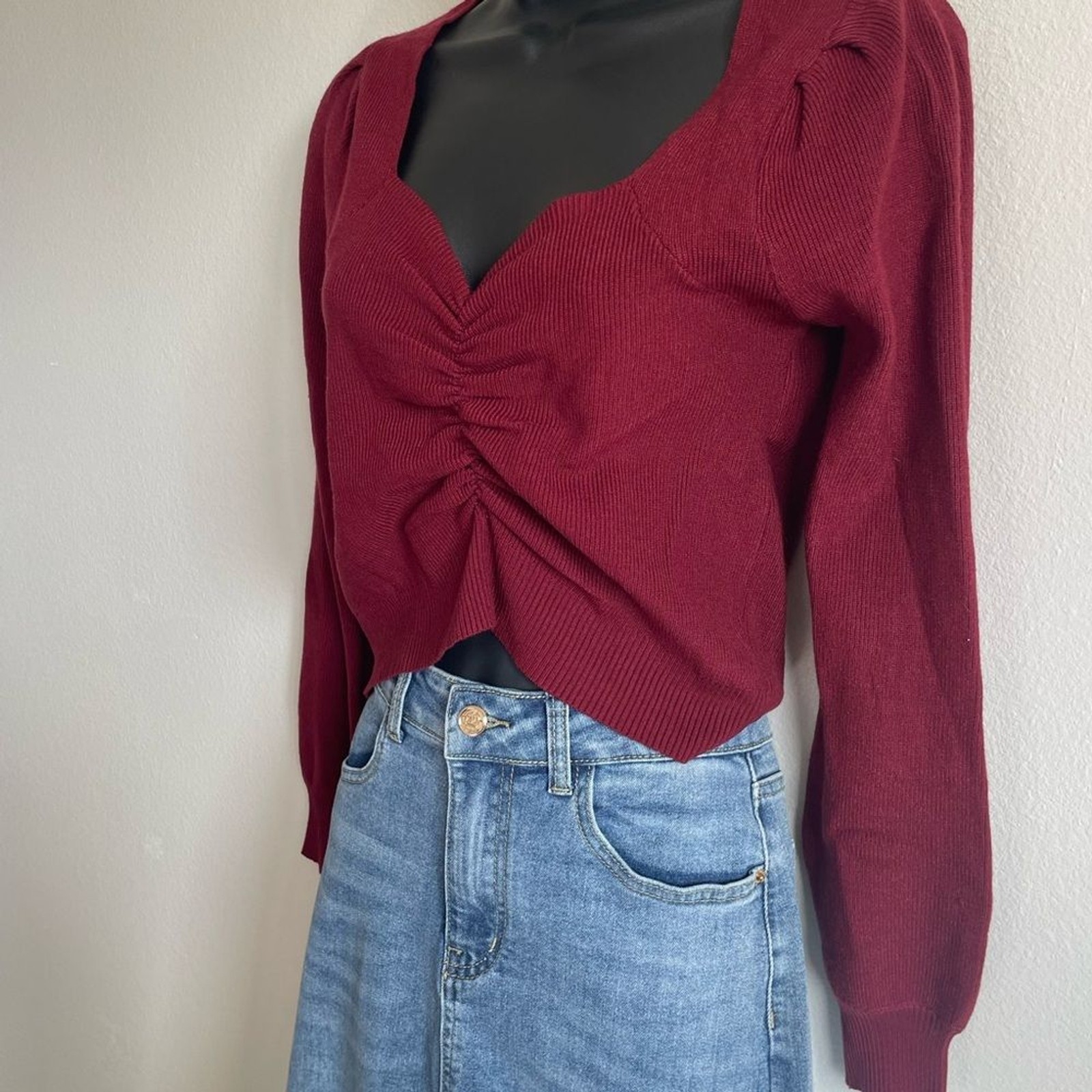 Pretty Garden Ruched Knit top, Burgundy Sweet Heart Neck Cropped Long Sleeve NWT