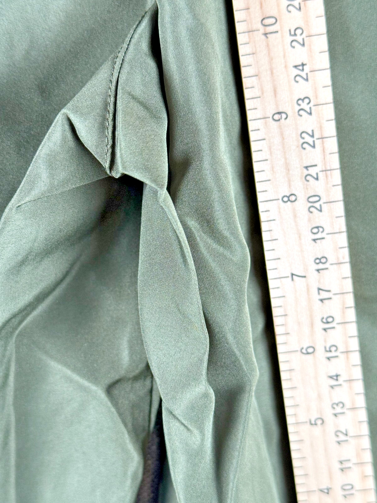 Size M (Women’s L) – WESC Nylon Cargo Wind Shorts Olive Green Lightweight NWT
