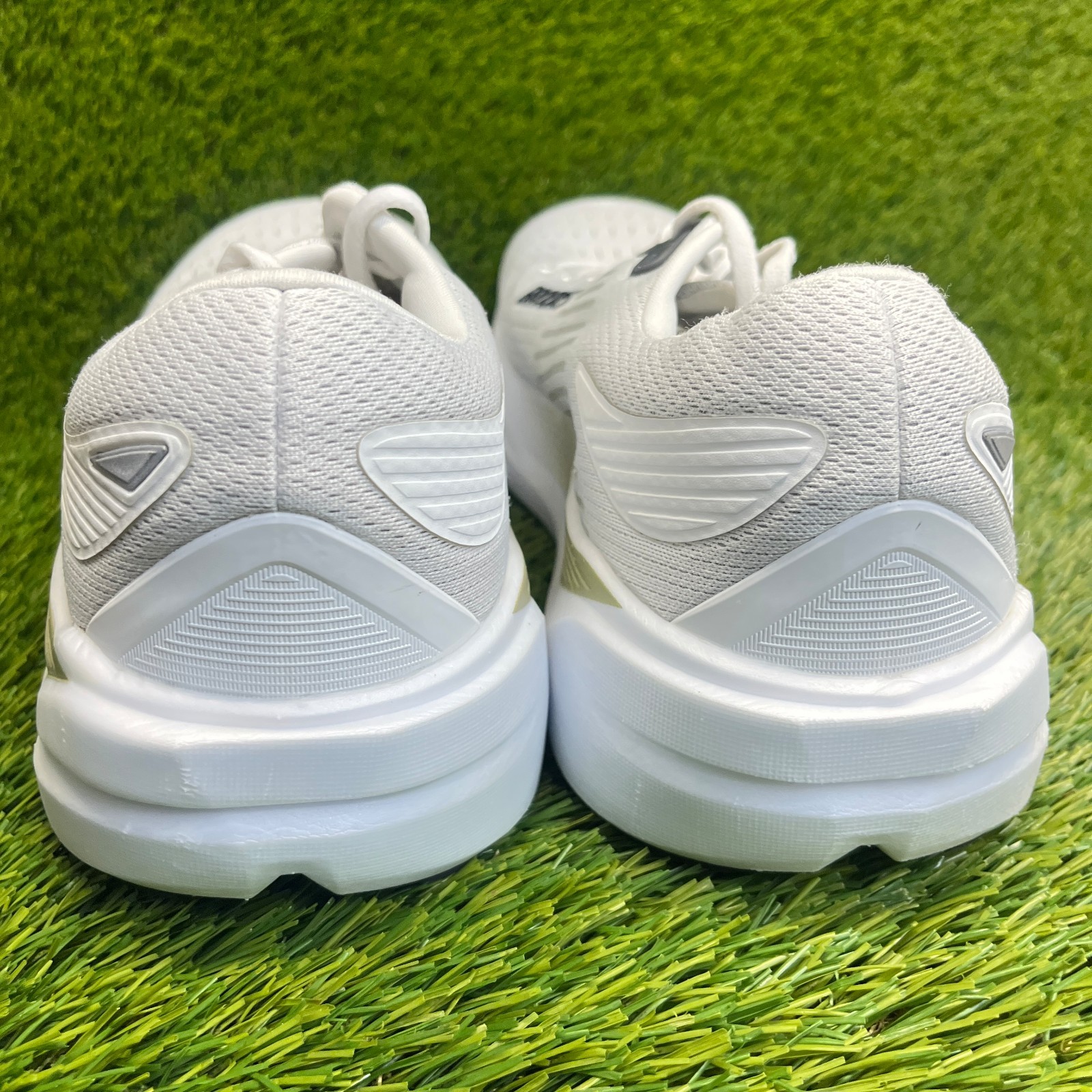 Brooks Ghost Max 3 Mens Size 12.5 White Black Athletic Running Shoes Sneakers