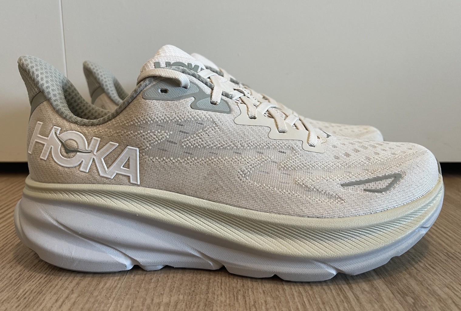 New Hoka Clifton 9 Running / Walking Shoes Men’s Size 9 – Oat Milk/Barley