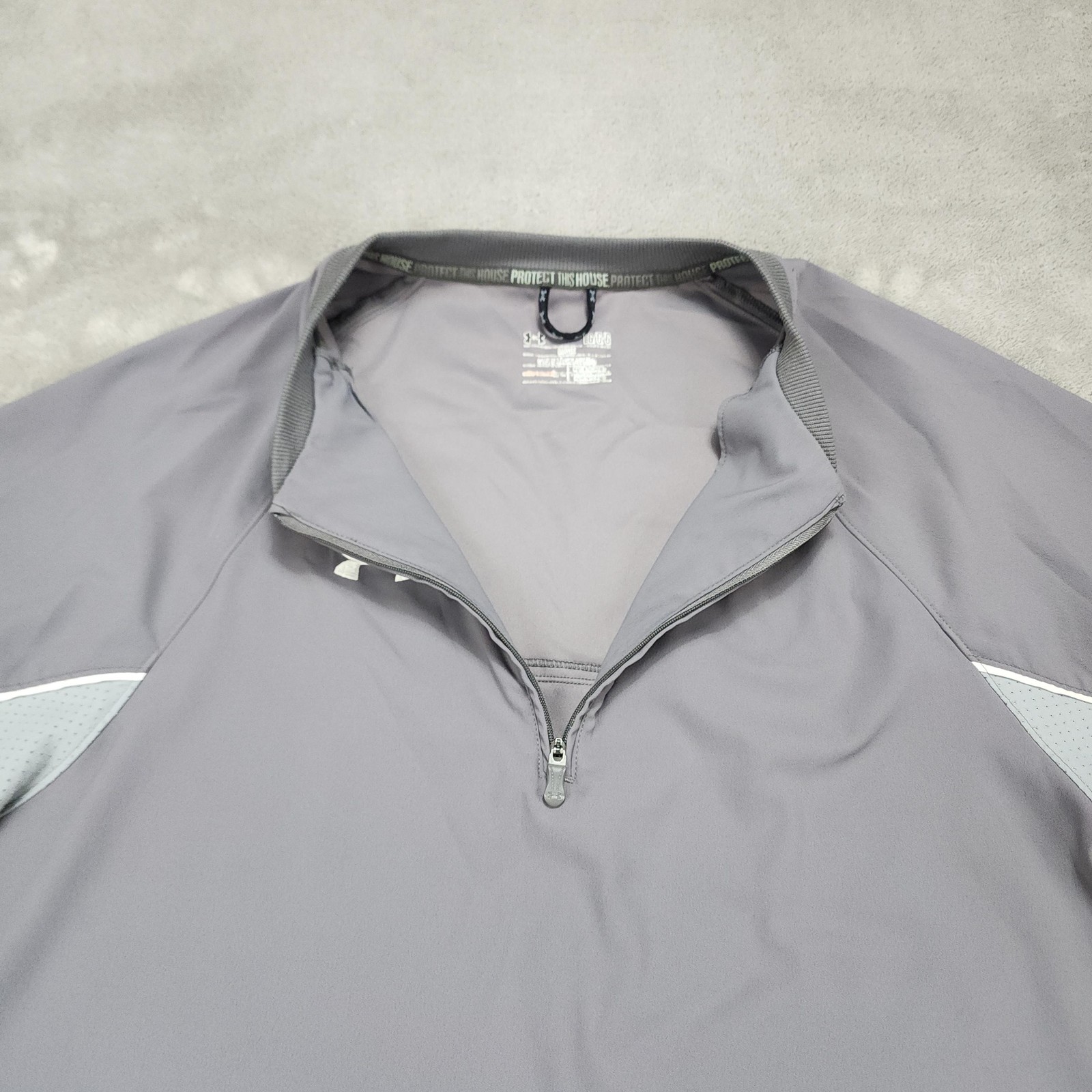 Under Armour Pullover Mens L Gray 1/4 Zip Mock Neck Moisture Wicking Athletic
