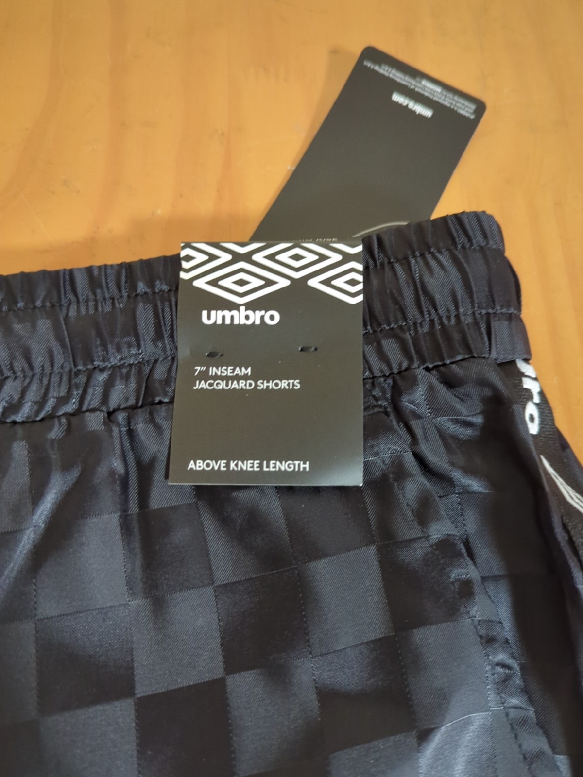 Umbro Jacquard 7″ Inseam Checkered Shorts w. Stripe Rare Men’s Large L New NWT