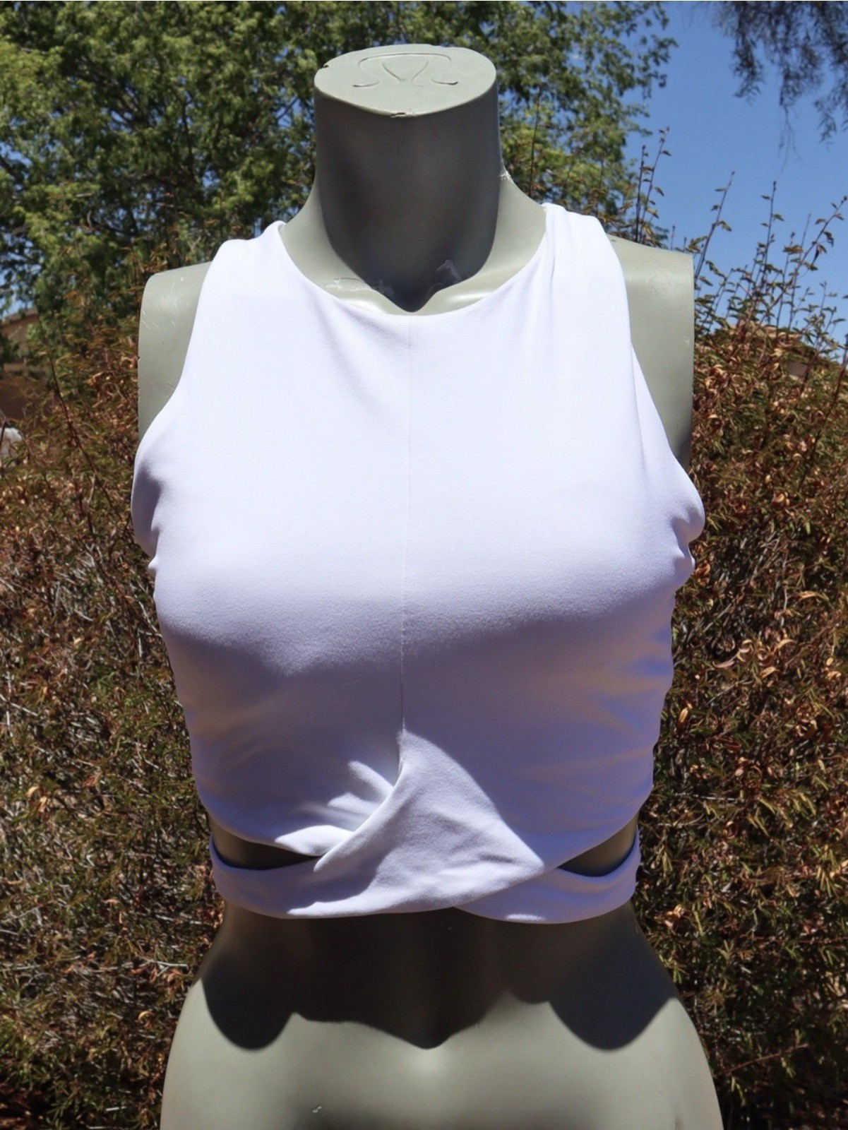Athleta Women’s White High Neck Open Back Cropped Tank Top Athletic Size M