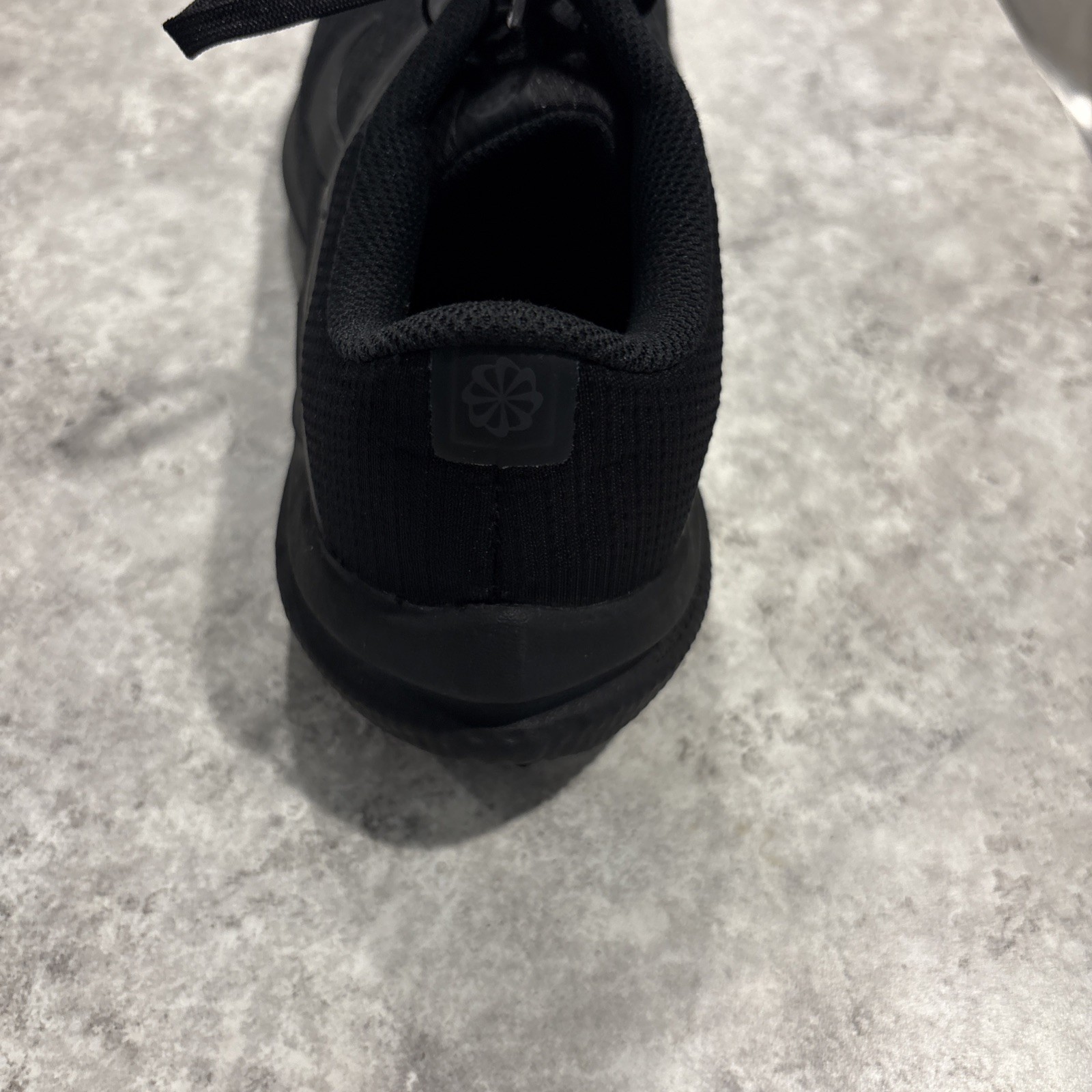 Nike Winflo 10 Men’s Size 9.5 Black Running Shoes DV4022-001 Light Usage