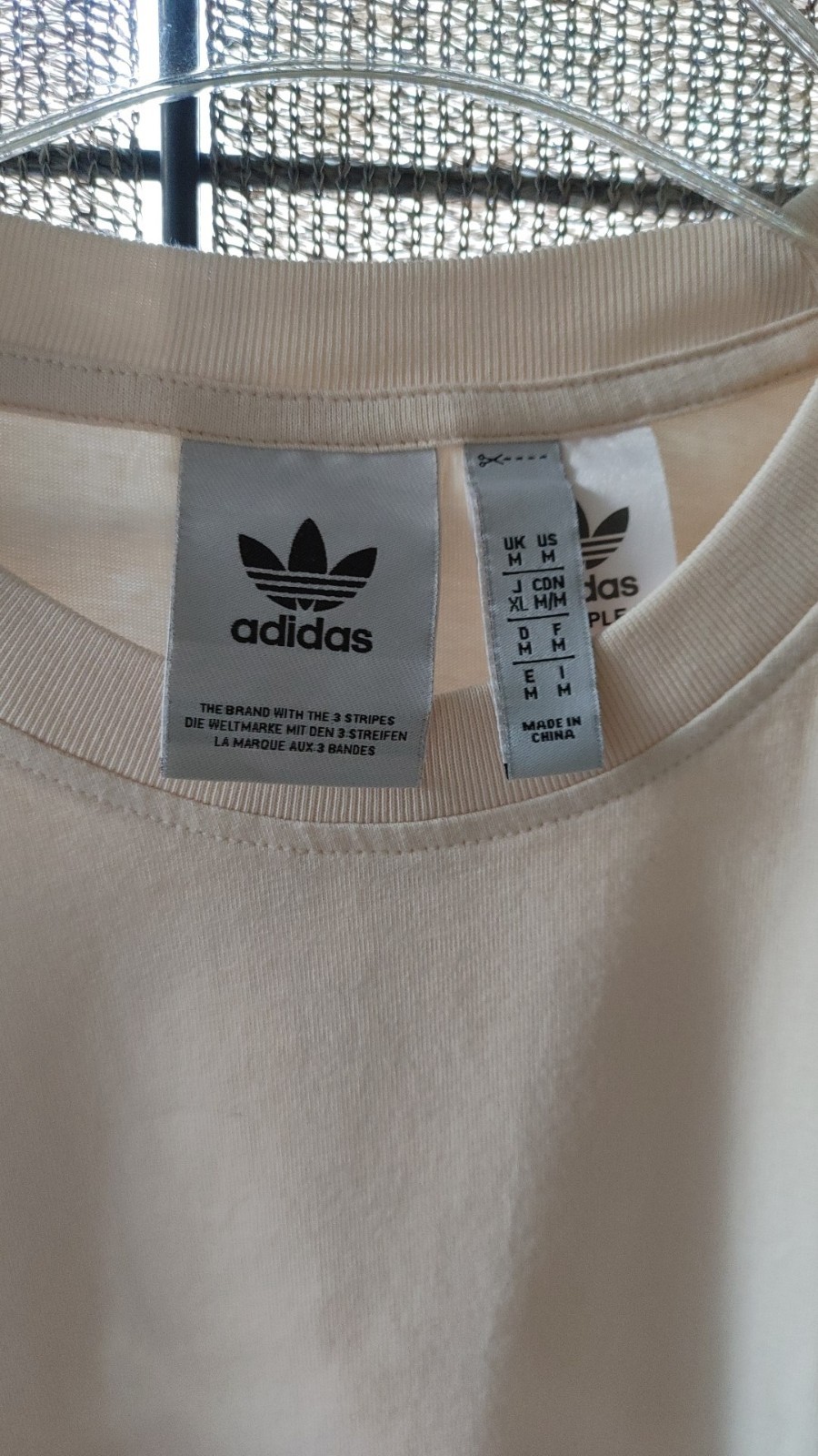 ADIDAS ROSE TREFOIL ~ Size M