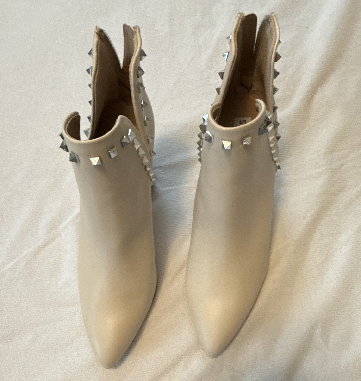 Steve Madden Women’s Beige Leather Studded Ankle Booties Pointed Toe Zip 8